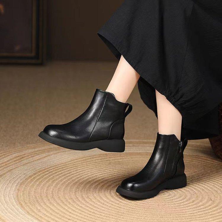 

Autumn and winter retro soft leather Martin boots girls boots short boots versatile flat heel Chelsea women s shoes boots 35 чорний