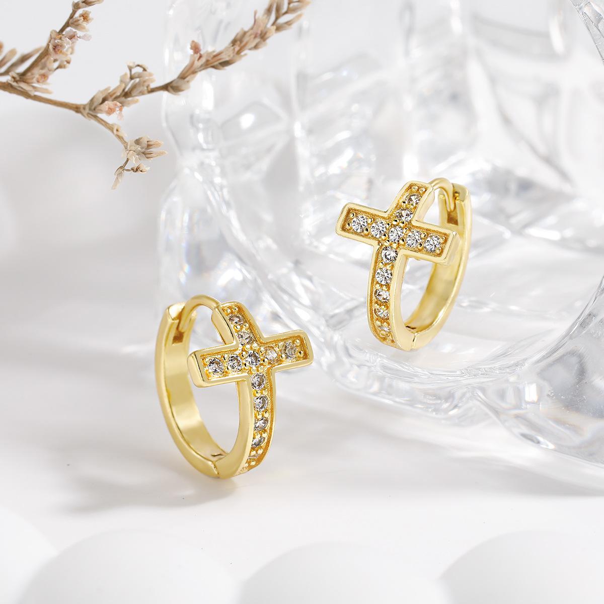 

Korean Version of Ear Buckle Earrings for Women, Fashionable and Simple INS Style Personalized Diamond-encrusted Mini Cross Earrings