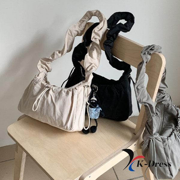 Rynkad väska i nylon Axelväska College Student Hoboväska Crossbodyväska