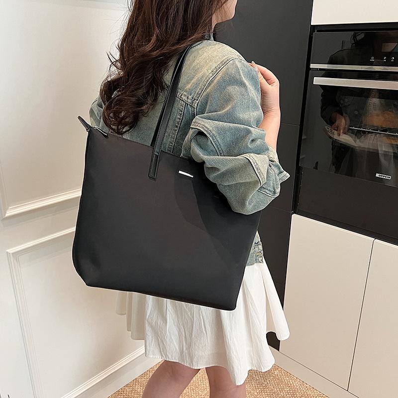 Casual Nylon Cloth Shoulder Armpit Bag Women's New Fashionable Large-capacity Commuter Portable Tote Bag