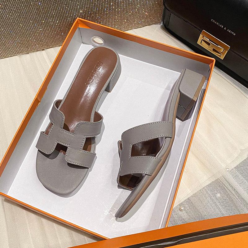 

Шлепанцы на толстом каблуке женские новые летние сандалии на низком каблуке модные универсальные и тонкие дорожные пляжные сандалии 41