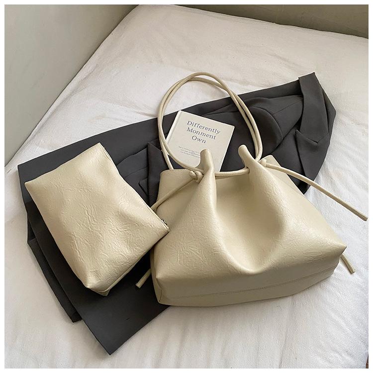 

Retro bag women s large capacity 2025 autumn new casual shoulder bag foreign style casual work commuter tote bag белый