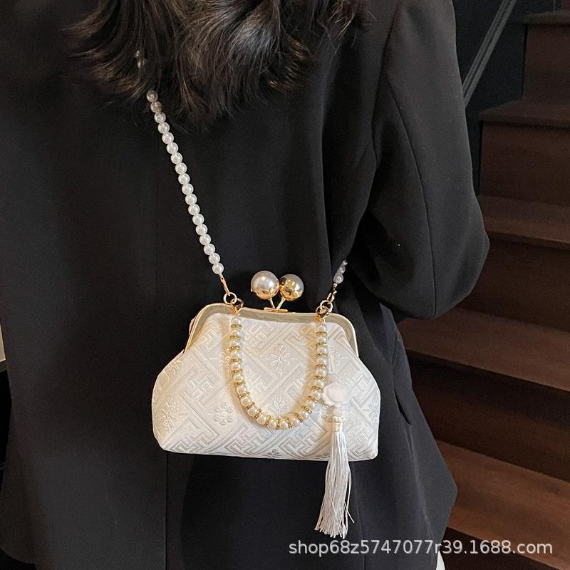 New Chinese cherry blossom powder clip clutch bag New pearl chain shoulder messenger dinner bag Antique cheongsam women's bag