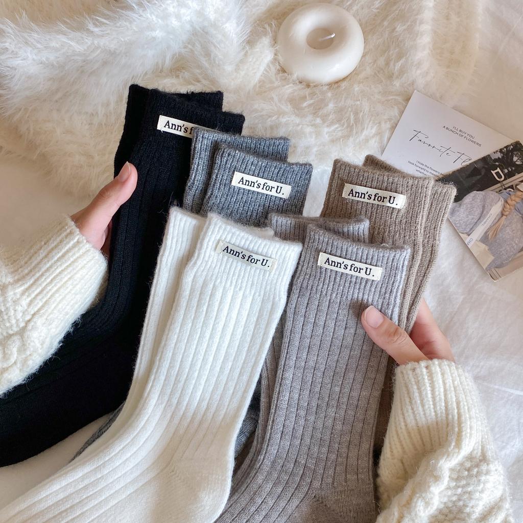Vertical Striped Cloth Socks Are Worn By Women In Winter, And Thickened And Warm Cashmere Socks Are Paired With Shark Pantyhose