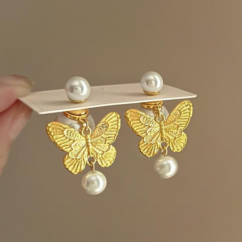 

A two-wear French small fragrant butterfly earrings for women, temperament pearl stud earrings. 925 silver needle