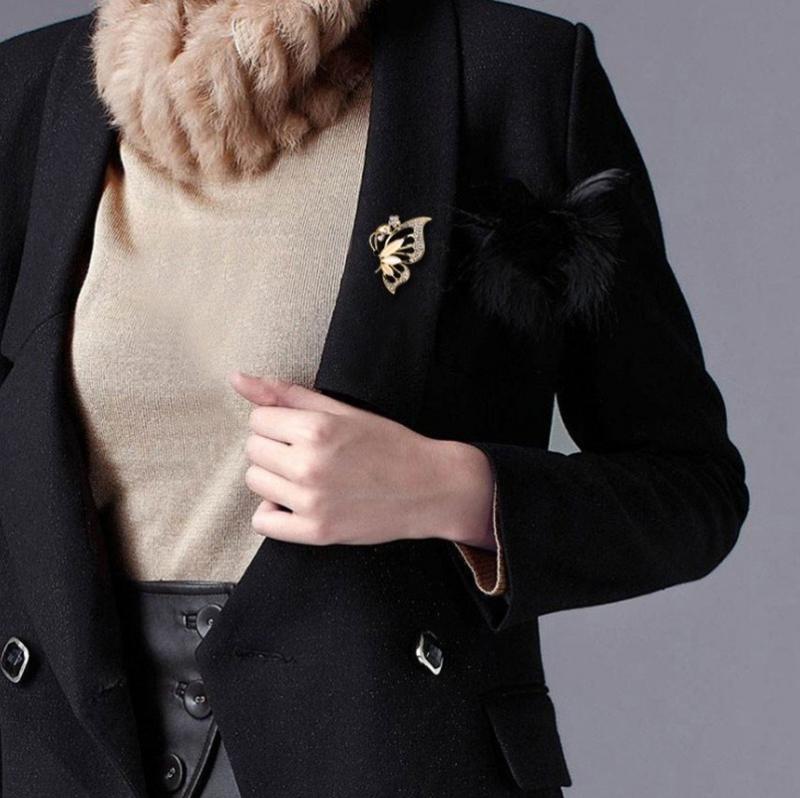 Broche de borboleta dourado para mulheres, broche fofo de suéter, broche de lapela, joias da moda, asas ocas