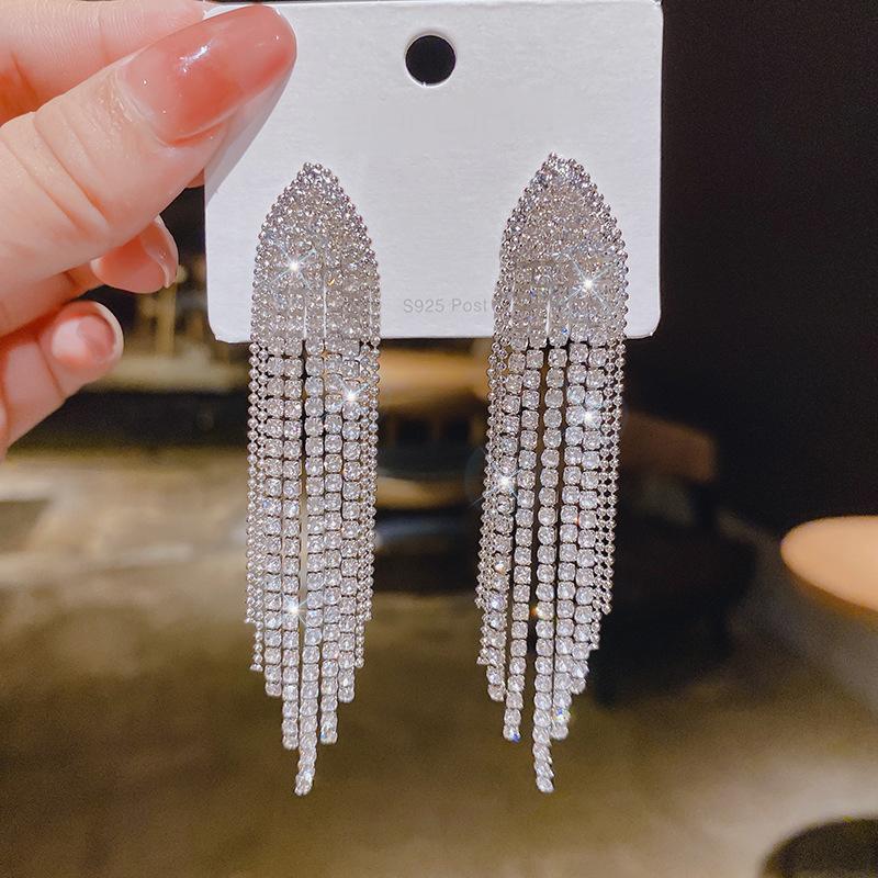 2025 New Classic Shiny Crystal Earrings Ladies Exaggerated Long Earrings Tassels Rhinestone Earrings Fashion Korean Jewelry