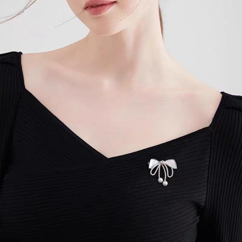 1 Piece Butterfly Brooch, High-End, Light Luxury, Niche, Simple Temperament, Suit Pearl Brooch, Clothing Accessories