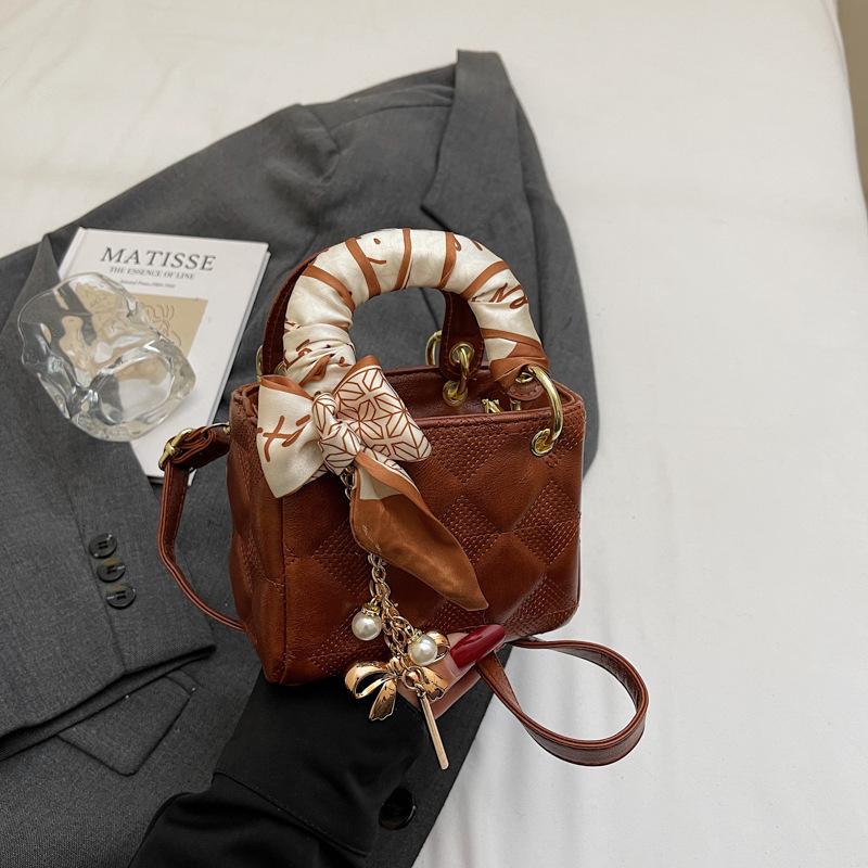 Premium French niche bag 2025 new trendy fashion diamond mini handbag one shoulder messenger Princess Diana bag