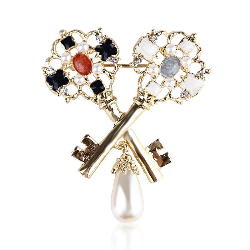 

Double Key Pearl Brooch Enamel Drop Oil Alloy Design Women s Pin Exquisite Hypoallergenic Luxury Long-lasting Color Accessory