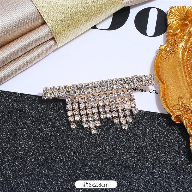 Europäische und koreanische Luxus-Persönlichkeit Flash Diamant Fransen Brosche Temperament vielseitig Perlen Corsage Reihe Diamant Anstecknadel Anzug Strickjacke Accessoires