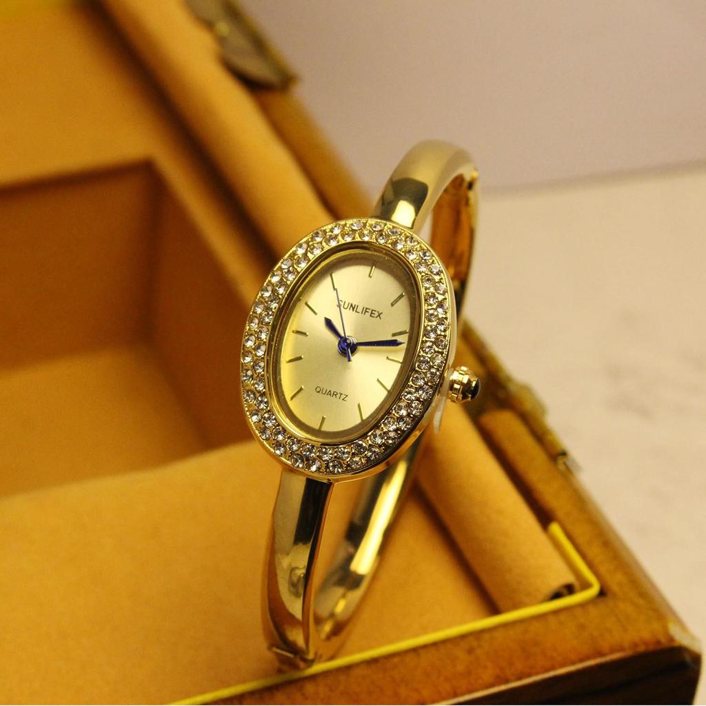 Golden Pearl Square Bracelet Watch - Women's Luxury Retro-Style Quartz Watch