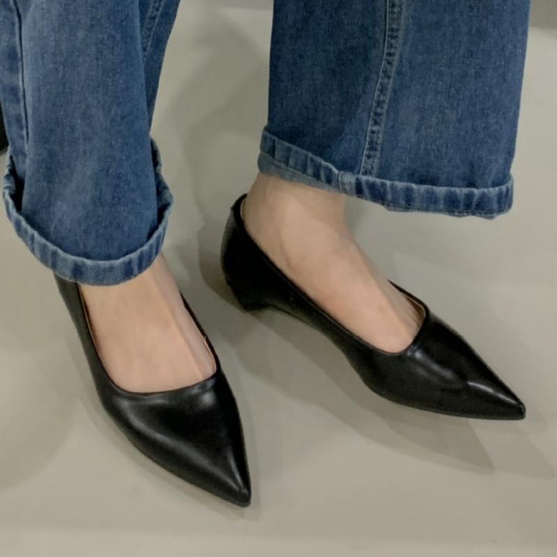 2025 New Low-heeled Single Shoes Women's Flat-soled Shallow Mouth Versatile Pointed One-pedal Grandma Shoes