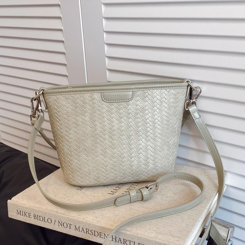 Large-capacity Woven Hand-carried Bucket Bag Women's Summer New High-end Casual Shoulder Messenger Bag