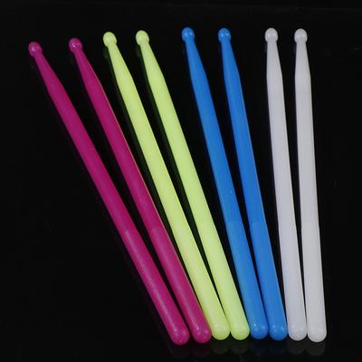 1pár svítící bicí paličky Rozsvěcující bicí paličky ve tmě Hudební nástroje Jevištní představení Fluorescenční paličky