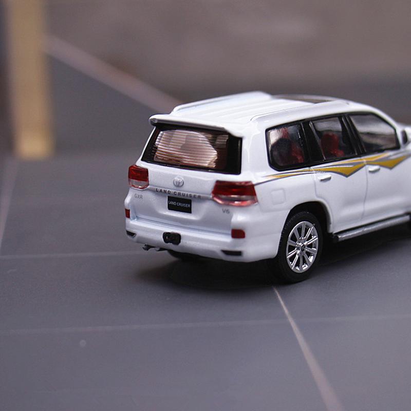 1/64 Toyotas Land Cruiser LC200 2016 SUV Alloy Car Model Diecast Metal Off-road Vehicles Car Model Miniature Scale Kids Toy Gift