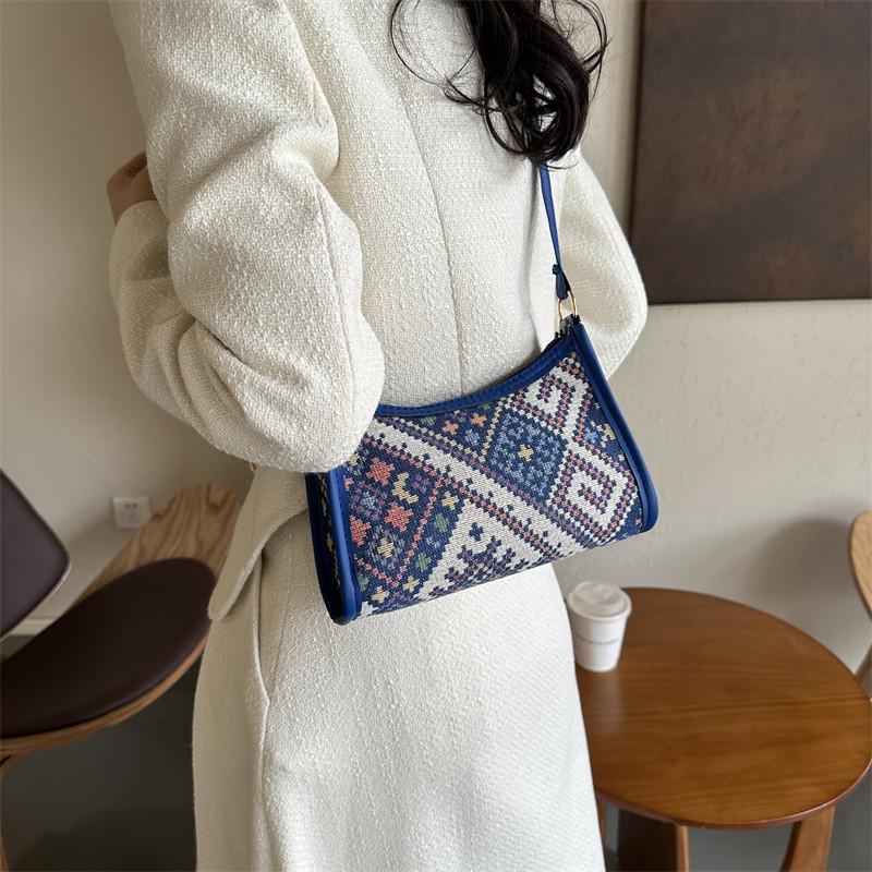 Stylish Retro Canvas Shoulder Bag For Women With Chic Design Ideal For Daily Use
