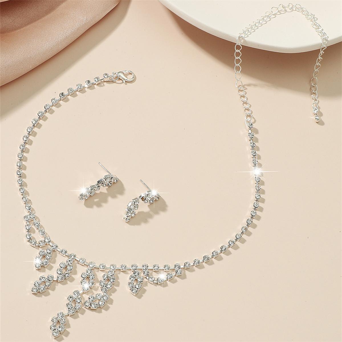 

Temperament exaggerated necklace earrings set, bright sparkling diamond necklace earrings.