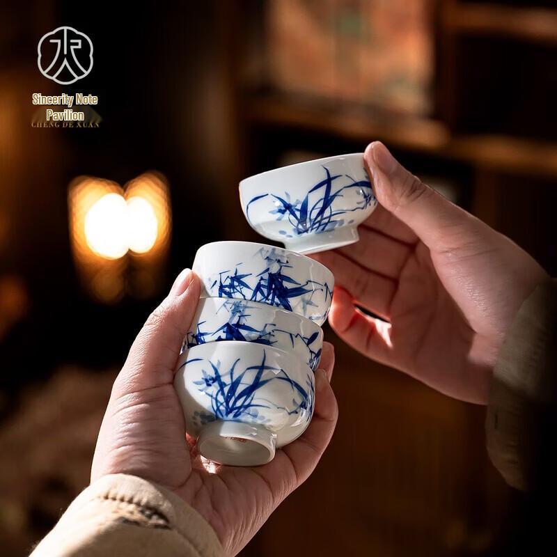 Jingdezhen Hand-Painted Blue and White Ceramic Master Tea Cup