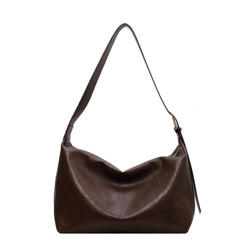 Velká crossbody taška z měkké kůže v minimalistickém stylu, na jedno rameno a pod paži