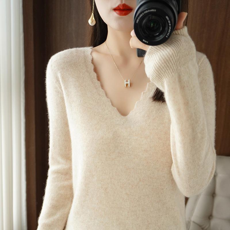 Autumn and winter new lace V-neck women's long-sleeved knitted sweater solid color large size pullover, loose and thin bottoming shirt