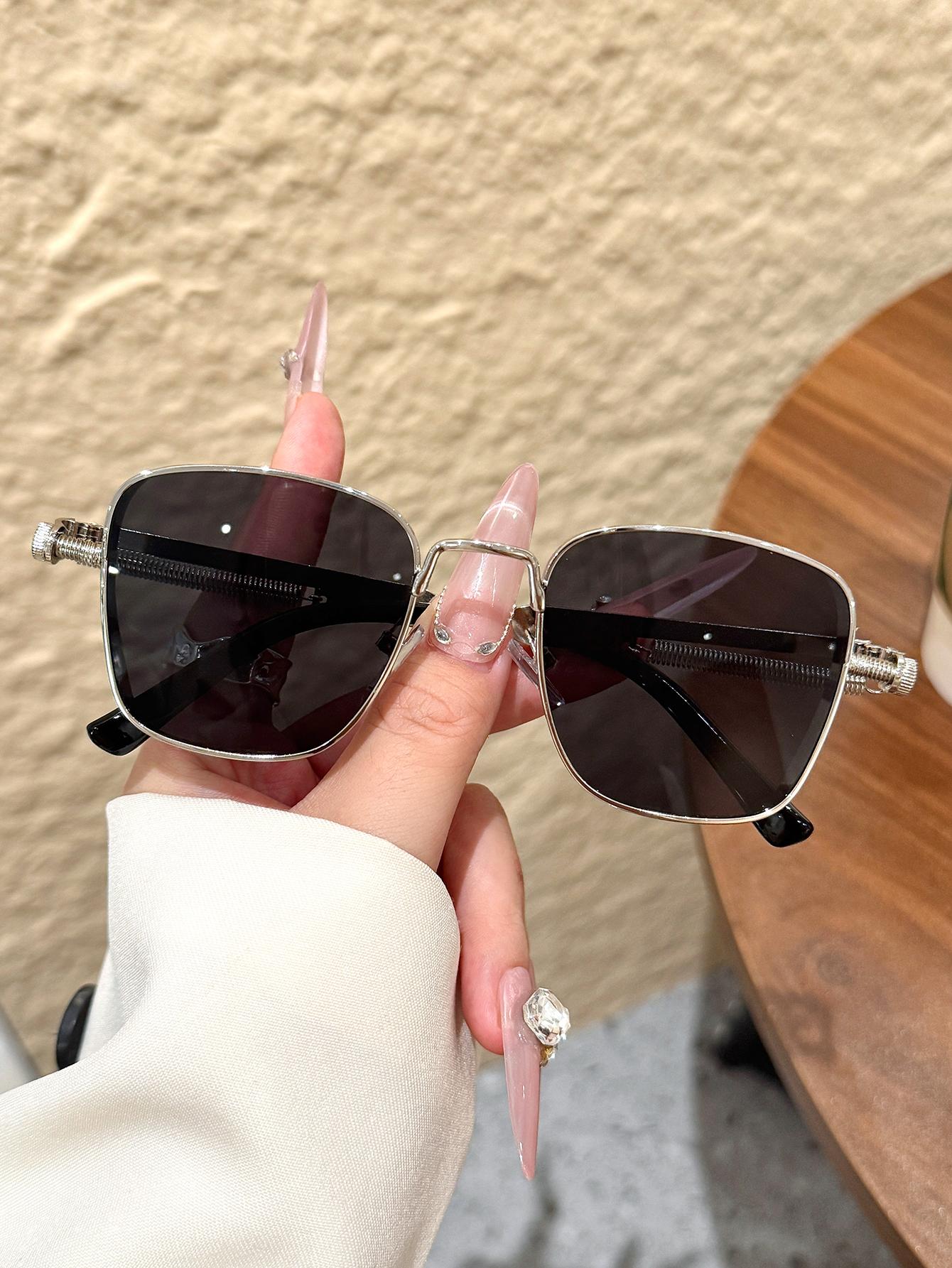 

1Pc Men S Classy Trendy Metal Square Glasses High-Quality Metal Punk Fashion Trendy Sunglasses Suitable For Driving And Travel