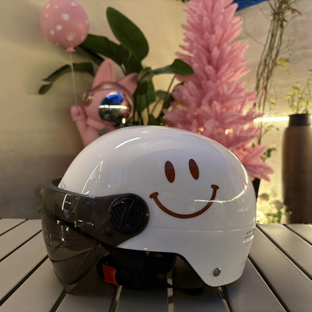 Helmet Electric Car for Men and Women, All Seasons Universal Sun Protection Battery Car Lightweight Summer Hood