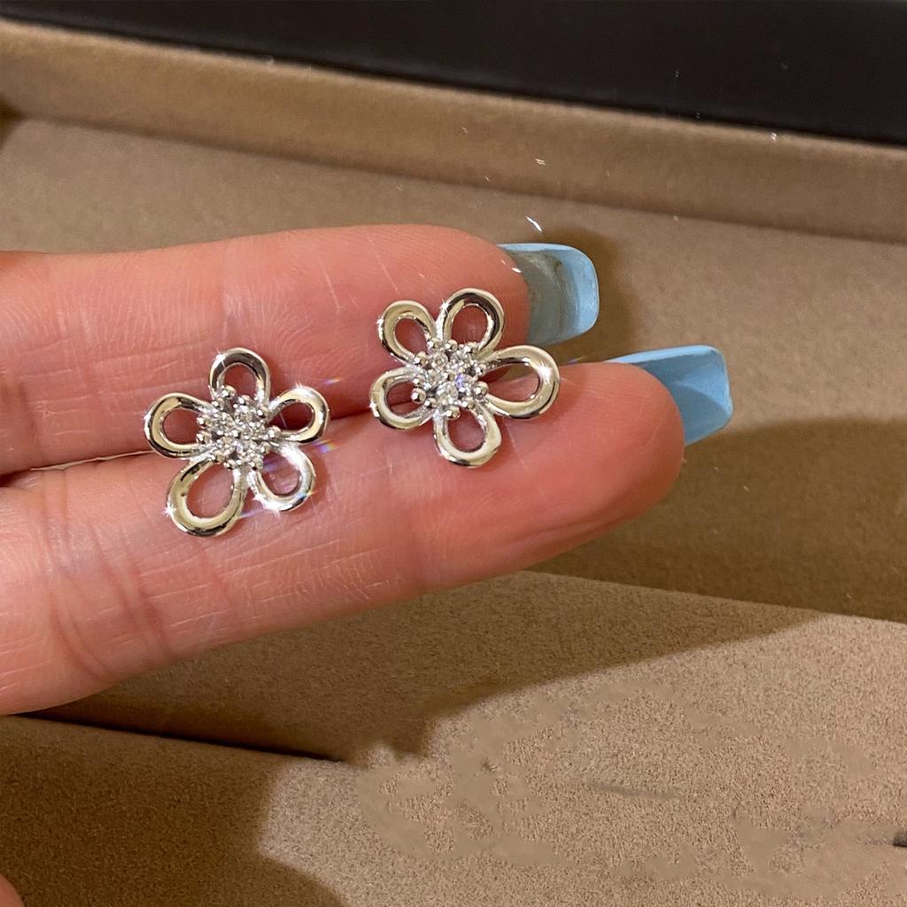 Zircon flower simple fashion stud earrings gentle and elegant temperament earrings niche design sense great good-looking ear jewelry women