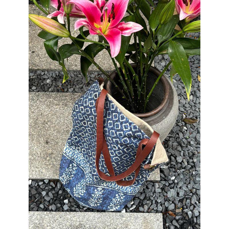 

Retro Personalized Pattern Shoulder Bag Women 2025 New Artistic Style Tie-dye Handbag Versitile Fashion Messenger Bag Blue