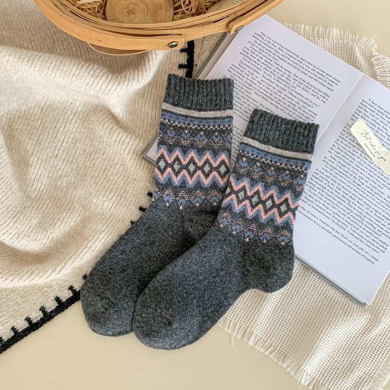 Ladies Autumn and Winter Thickened Warm Retro Art Wool Drum Pile Socks