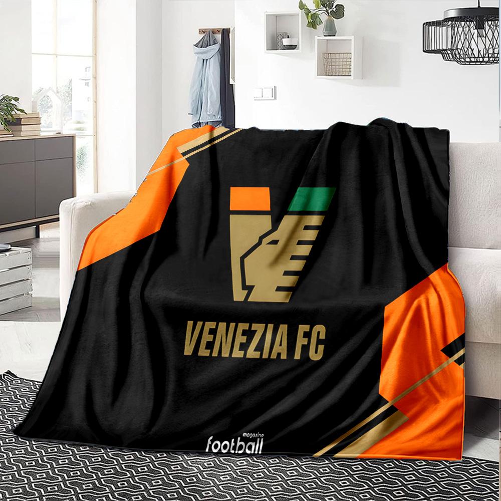 Vene-zia Fußball Flanelldecke, Weiches Polyester, Modernes Design, Ganzjahres für Camping, Reisen, Geschenke für Feiertage oder Geburtstage