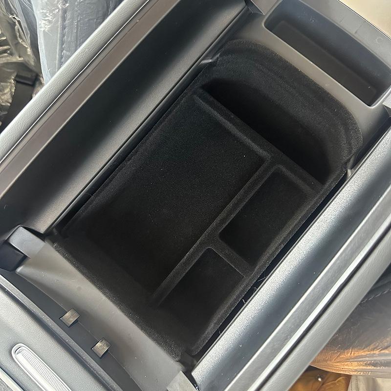 

Suitable for 2025 Chery Fengyun A8L central control armrest box storage box storage box storage box car supplies