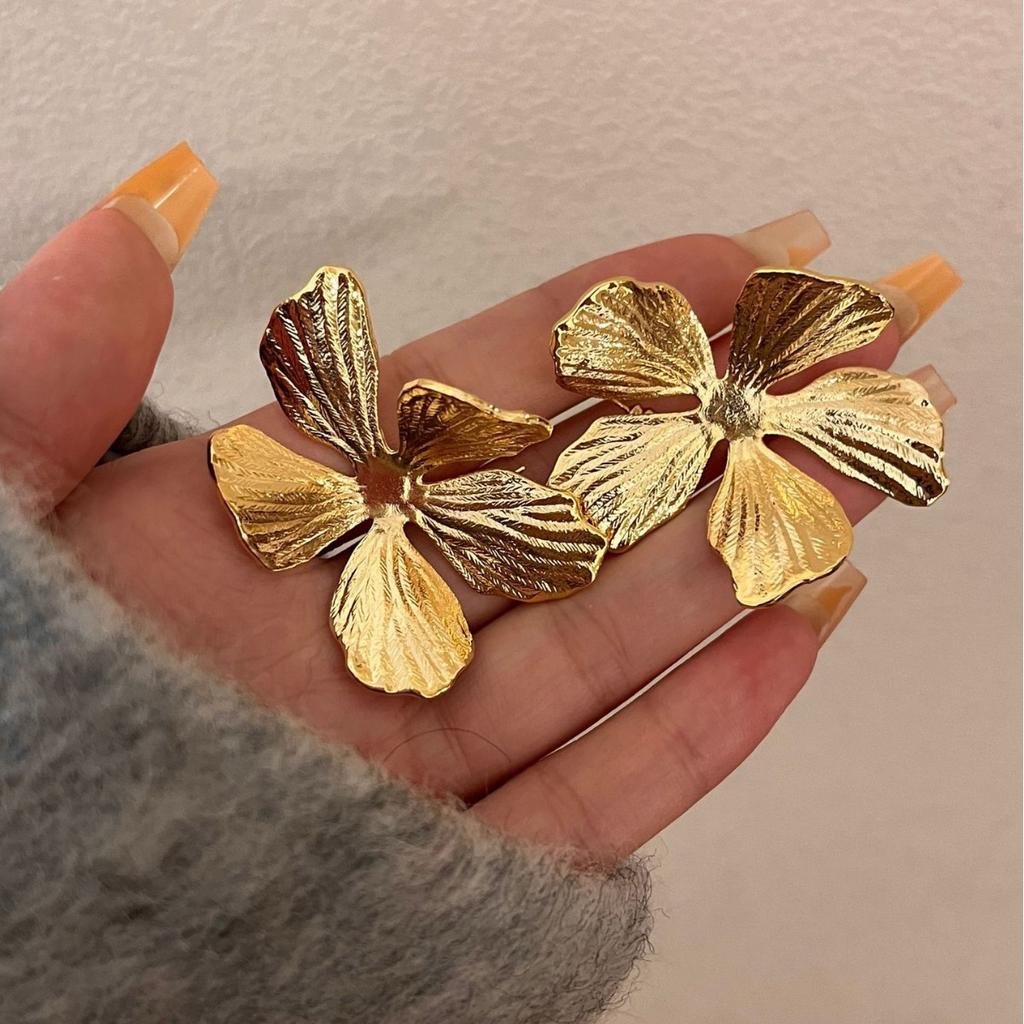 Vintage Large Flowers Dangle Earrings for Women Splicing Metal 3D Flowers Ear Pendant Statement Earrings Jewelry Accessories