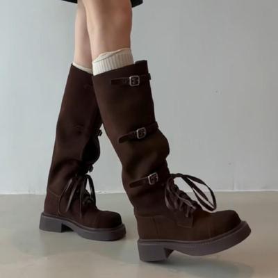 Stivali da Donna Nuovi 25 con Lacci in Scamosciato, Tacco Chunky - Altezza 5 cm, Suola Spessa, Stile Martin Snellente, Versatili Stivali da Cavaliere. In magazzino.