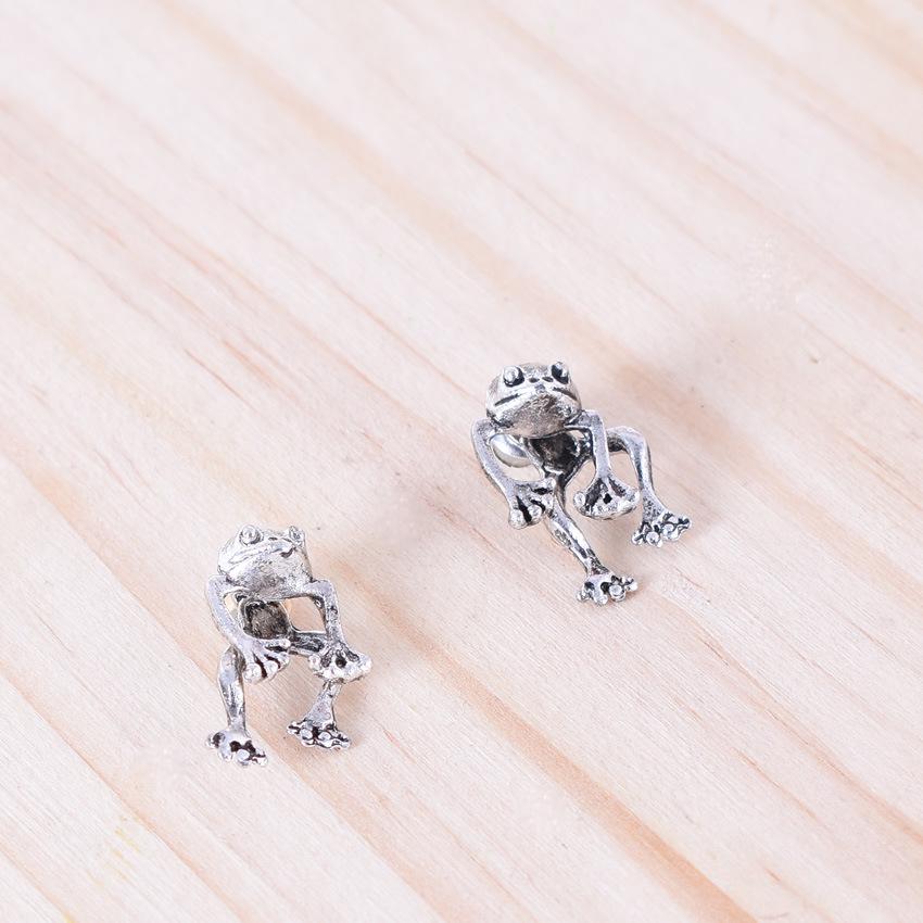 Vintage Silver Frog Stud Earrings: European & American Ethnic Punk Fashion for Women