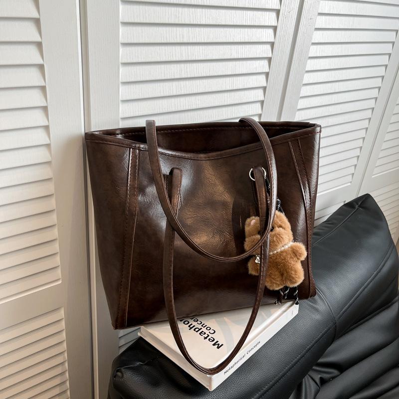 Large Capacity Bag Women's Autumn and Winter Versatile 2025 New Fashion Shoulder Bag Casual Retro Class Commuter Tote Bag