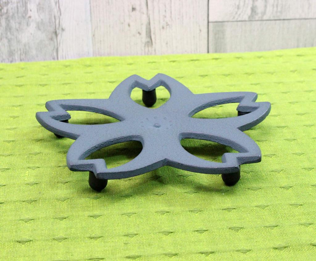 Ikenaga Iron Works Living with Iron Nanbu Iron Kamashiki Sakura (Large) Green Bamboo Gift Wrapping Available