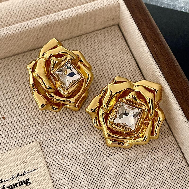 

Женские серьги в стиле ретро с золотым цветком золотой