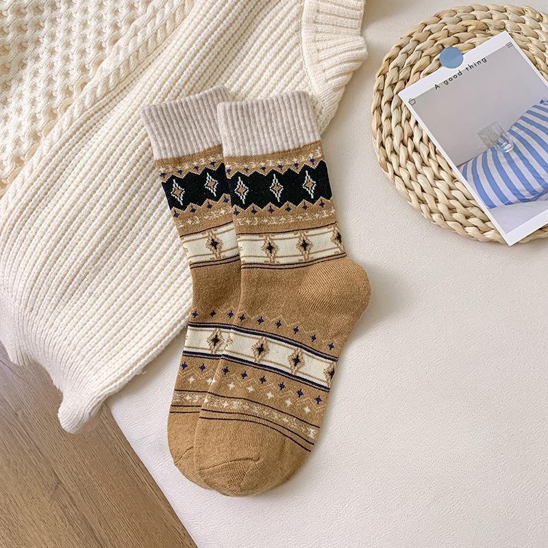 Autumn and Winter Retro Diamond-patterned Striped Thickened Cashmere Mid-calf Socks for Trendy Women