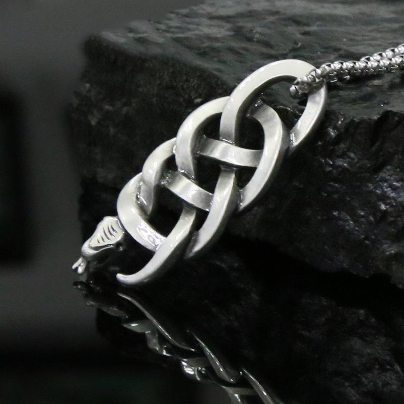 Snake Pendant Commemorative Medal Animal Necklace Womens Autumn and Winter Sweater Chain Personalized and Versatile