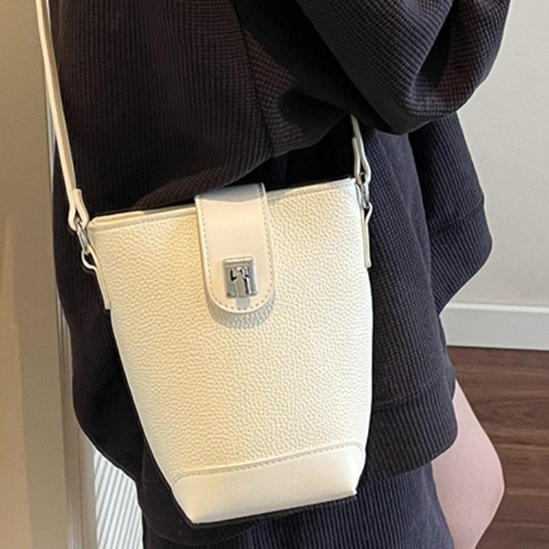2025 Spring and Summer New Fashion Foreign Messenger Bag Beautiful Simple Bucket Bag Women's Korean Version Niche Casual Shoulder Bag