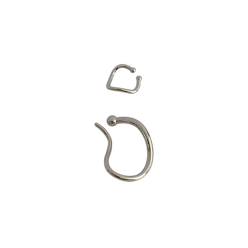 French Retro Twisted Metal Ear Cuff: Versatile Korean Style Ear Clip for Women, No Piercing Required, Elegant Temperament Ear Jewelry.