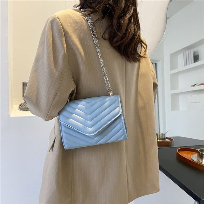 Borsa a tracolla in pelle trapuntata chic con catena e hardware dorato Borsa a spalla versatile Borse a tracolla di lusso realizzate per l'eleganza quotidiana e serale
