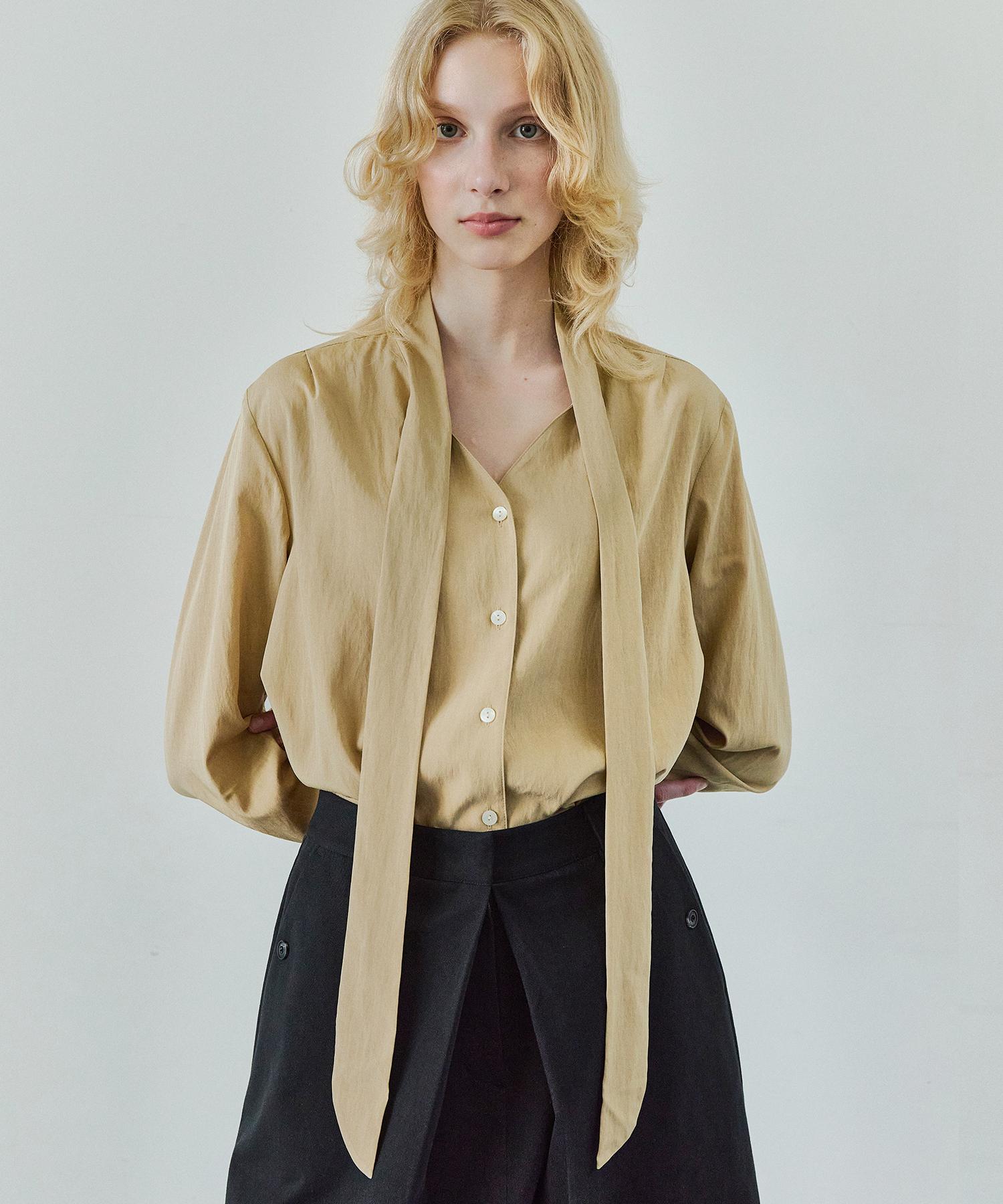 Ihr V-Neck Tie Blouse / Beige