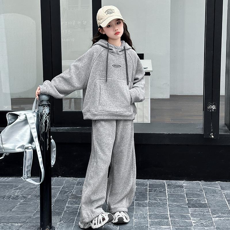 Trendy Fleece-Lined Winter Set for Girls 2025: Cozy Sweatshirt & Pants Two-Piece
