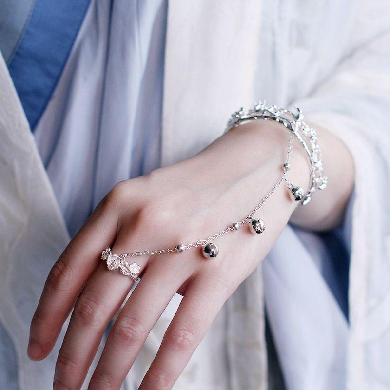 Bracelet and ring integrated female bride antique hand back chain simple fashion retro court Hanfu hand decoration