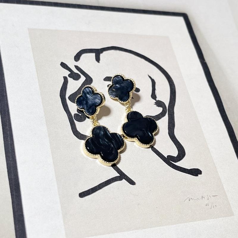 Orecchini Classici Erba Portafortuna per Donna Orecchini di Design di Nicchia Lusso Leggero di Alta Qualità Orecchini Temperamento