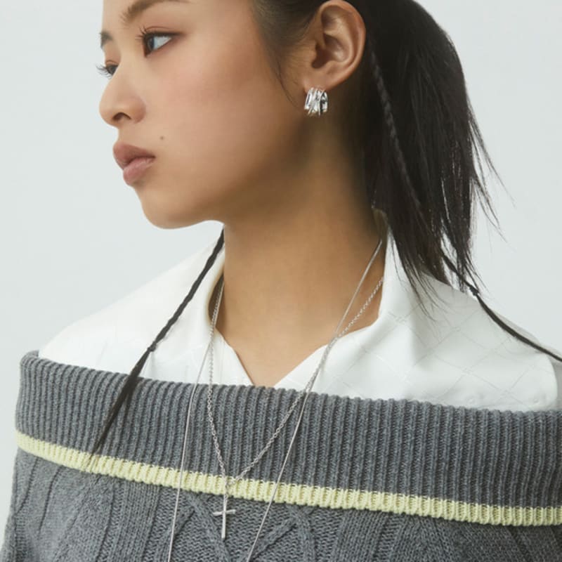 NEUF PIECE THE CROSS NECKLACE