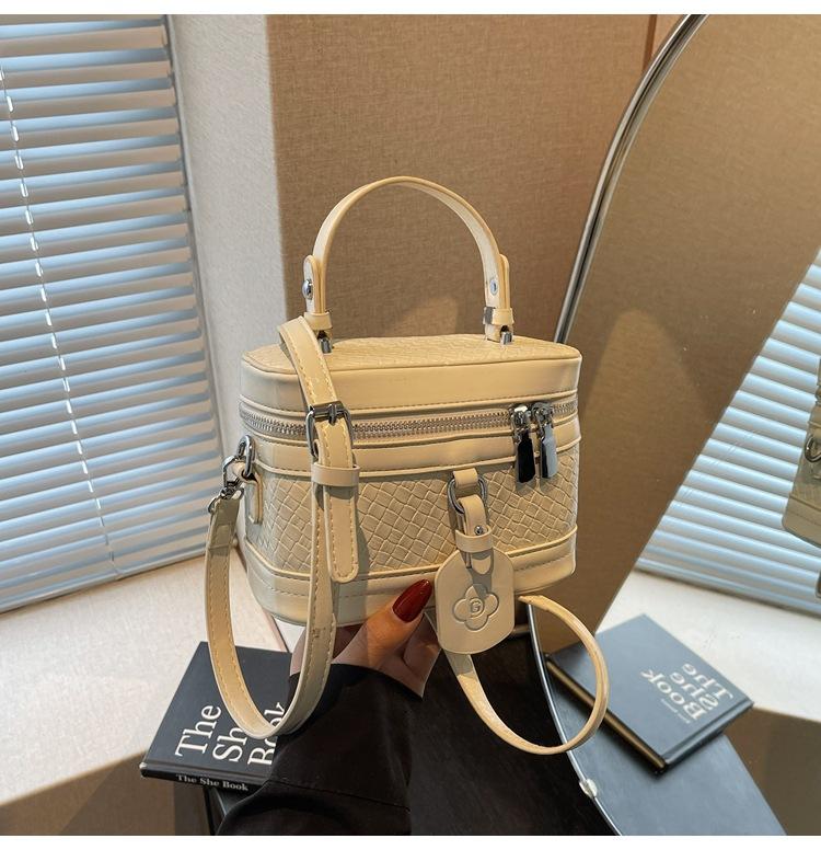 Handbag Bag Women's 2025 New Cute Girl Bucket Bag About Texture Shoulder Messenger Bag