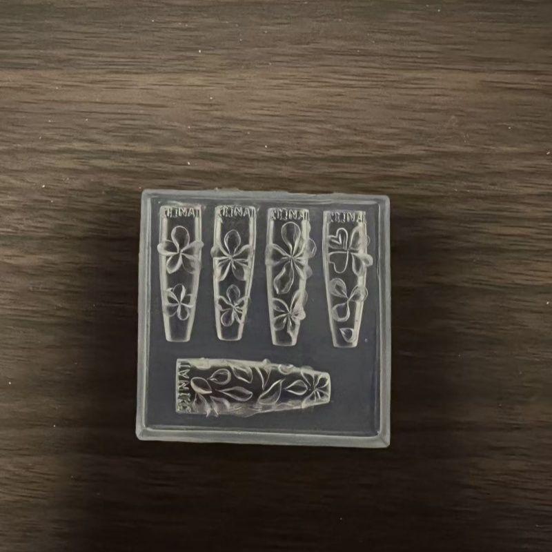 3D Silikon-Nagelkunstform im chinesischen Stil Exquisites Drachen Kupfermünzen Glocken Knöpfe Chinesische Knoten Fächerdesign für Nageldekoration